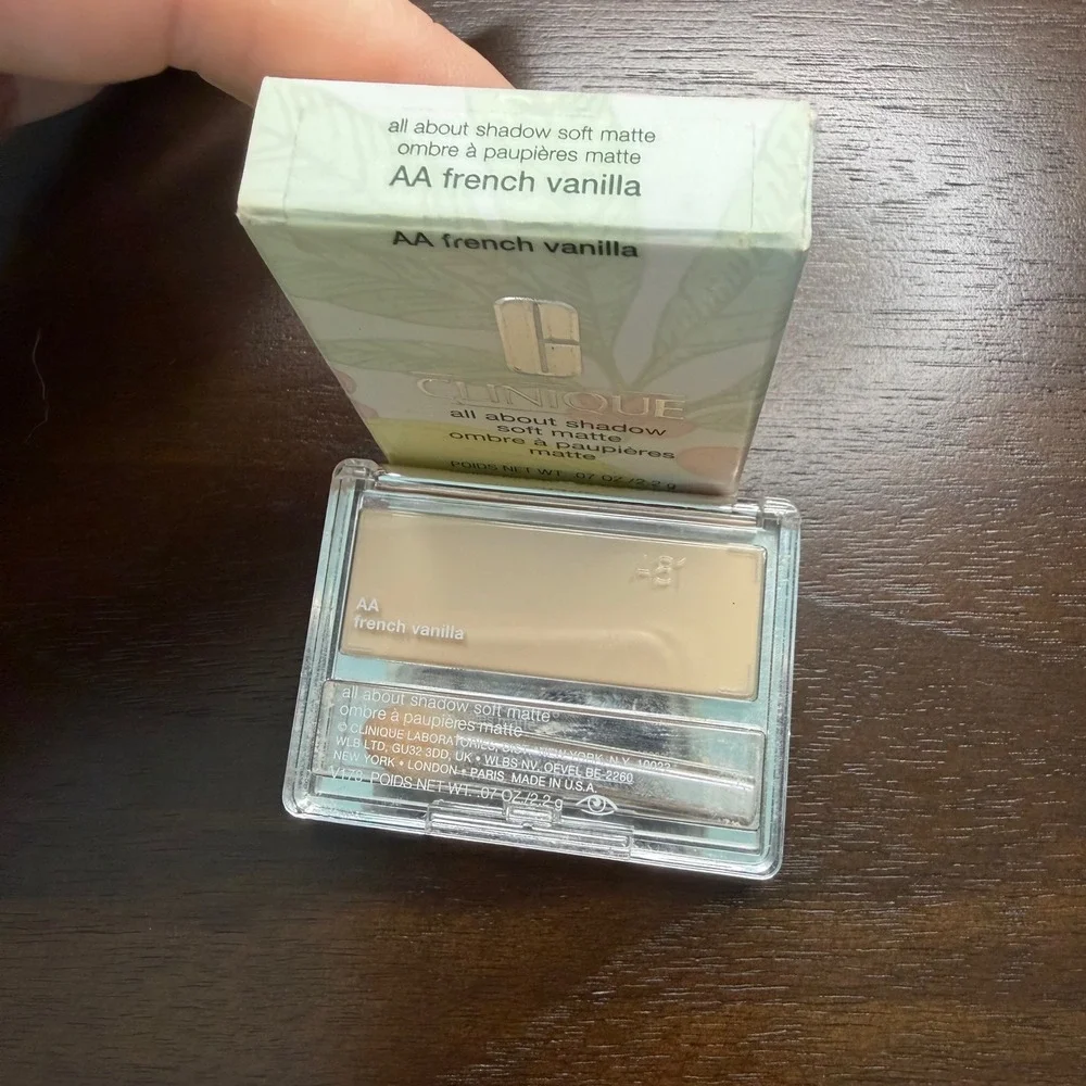 Clinique All About Shadow Soft Matte - AA French Vanilla